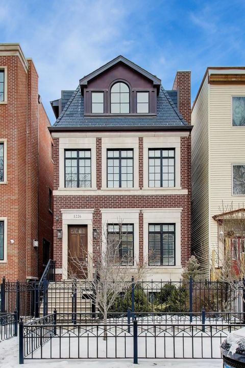 1226 W Henderson Street Chicago IL 60657