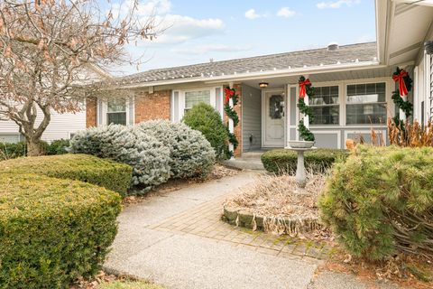 Tiny photo for 197 Smethwick Road, Elk Grove Village, IL 60007 (MLS # 12544556)