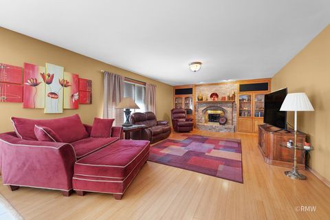 Tiny photo for 1227 W Surrey Lane, Addison, IL 60101 (MLS # 12424076)
