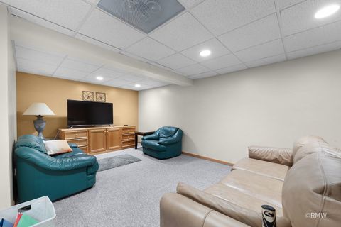 Tiny photo for 1227 W Surrey Lane, Addison, IL 60101 (MLS # 12424076)