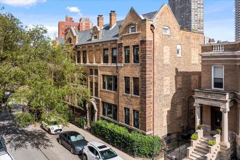 817 W Cuyler Avenue 1W Chicago IL 60613