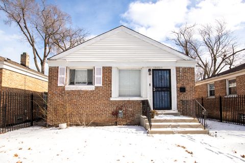 Photo of 10005 S Calhoun Avenue, Chicago, IL 60617 (MLS # 12560305)