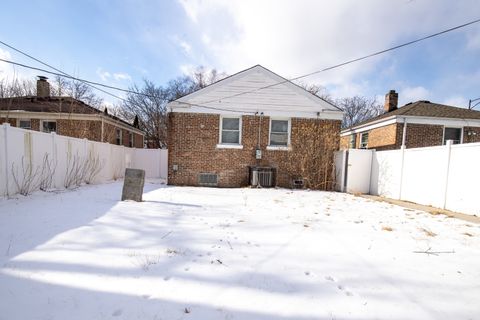 Tiny photo for 10005 S Calhoun Avenue, Chicago, IL 60617 (MLS # 12560305)
