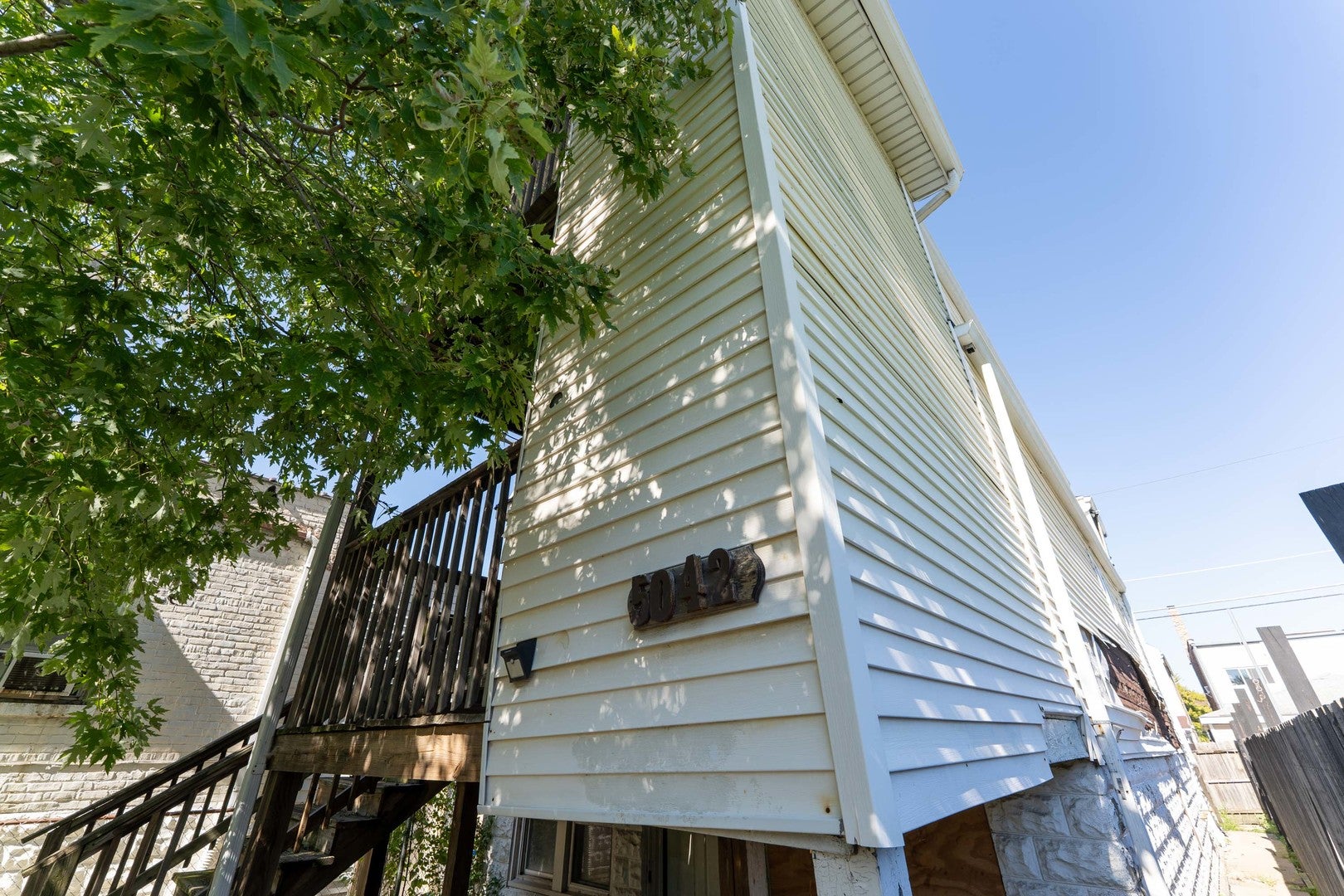 5042 W 29th Place
