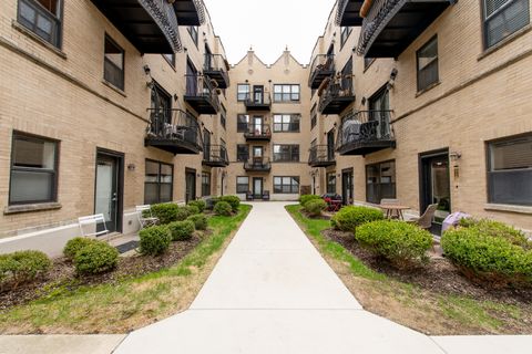 4440 N DAMEN Avenue 2W Chicago IL 60625