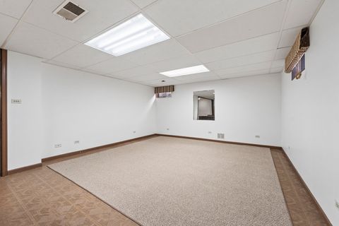 Tiny photo for 1033 Blackburn Street, Gurnee, IL 60031 (MLS # 12615393)