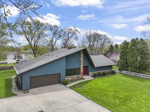 Tiny photo for 1033 Blackburn Street, Gurnee, IL 60031 (MLS # 12615393)