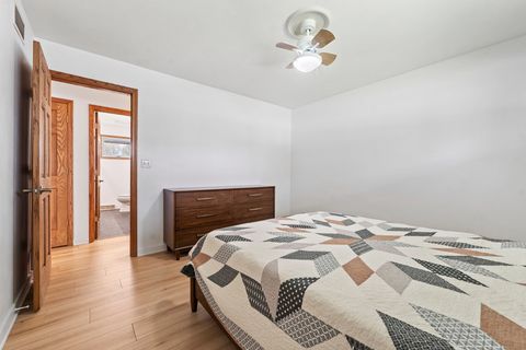 Tiny photo for 1033 Blackburn Street, Gurnee, IL 60031 (MLS # 12615393)