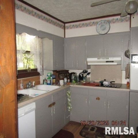 Tiny photo for 302 W PATTON Street, Valier, IL 62891 (MLS # EB460193)