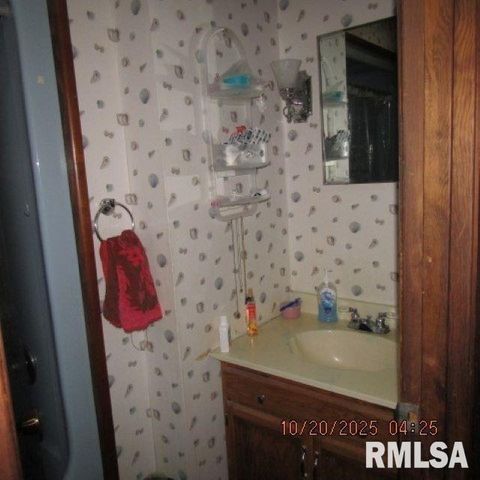 Tiny photo for 302 W PATTON Street, Valier, IL 62891 (MLS # EB460193)