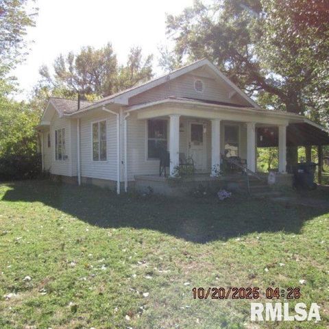 Tiny photo for 302 W PATTON Street, Valier, IL 62891 (MLS # EB460193)