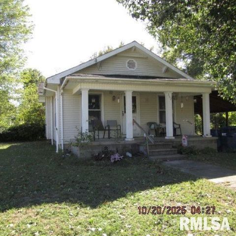 Photo of 302 W PATTON Street, Valier, IL 62891 (MLS # EB460193)