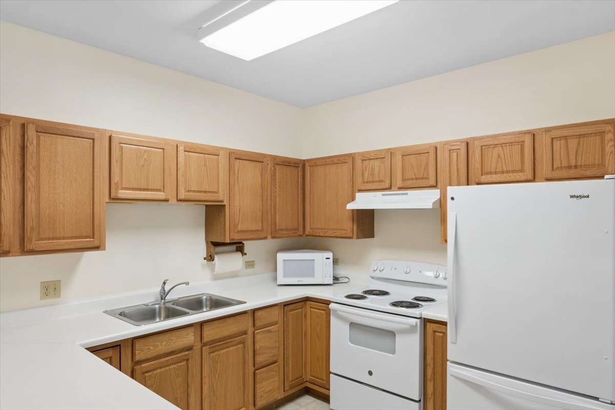 801 N McLean Boulevard 140