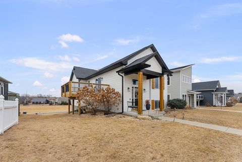 Tiny photo for 6130 Mississippi Avenue, Davenport, IA 52807 (MLS # 12555150)