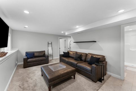 Tiny photo for 6130 Mississippi Avenue, Davenport, IA 52807 (MLS # 12555150)