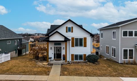 Photo of 6130 Mississippi Avenue, Davenport, IA 52807 (MLS # 12555150)