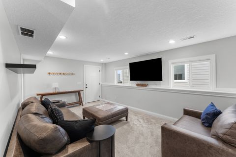 Tiny photo for 6130 Mississippi Avenue, Davenport, IA 52807 (MLS # 12555150)