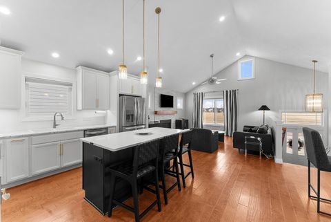 Tiny photo for 6130 Mississippi Avenue, Davenport, IA 52807 (MLS # 12555150)