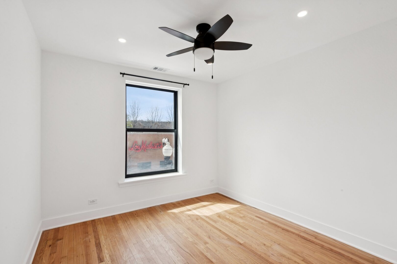 4345 N Lincoln Avenue 2