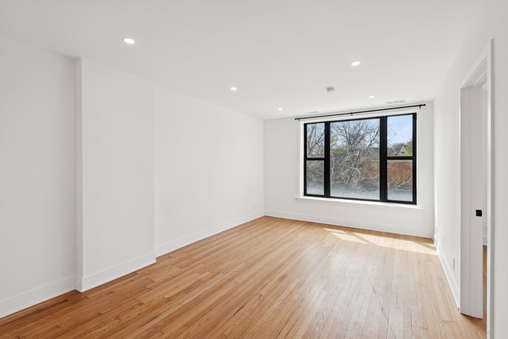 4345 N Lincoln Avenue 2