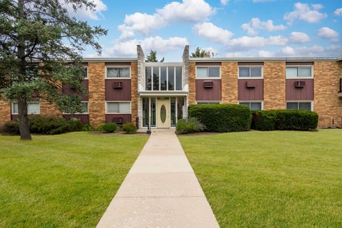Photo of 1320 Lore Lane #108, Lombard, IL 60148 (MLS # 12729753)