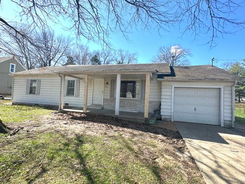 Photo of 812 N Almond Street, Carbondale, IL 62901 (MLS # 12591047)