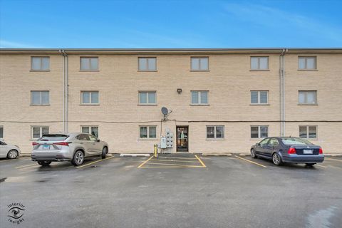 Tiny photo for 10538 Central Avenue #1-S, Chicago Ridge, IL 60415 (MLS # 12619914)