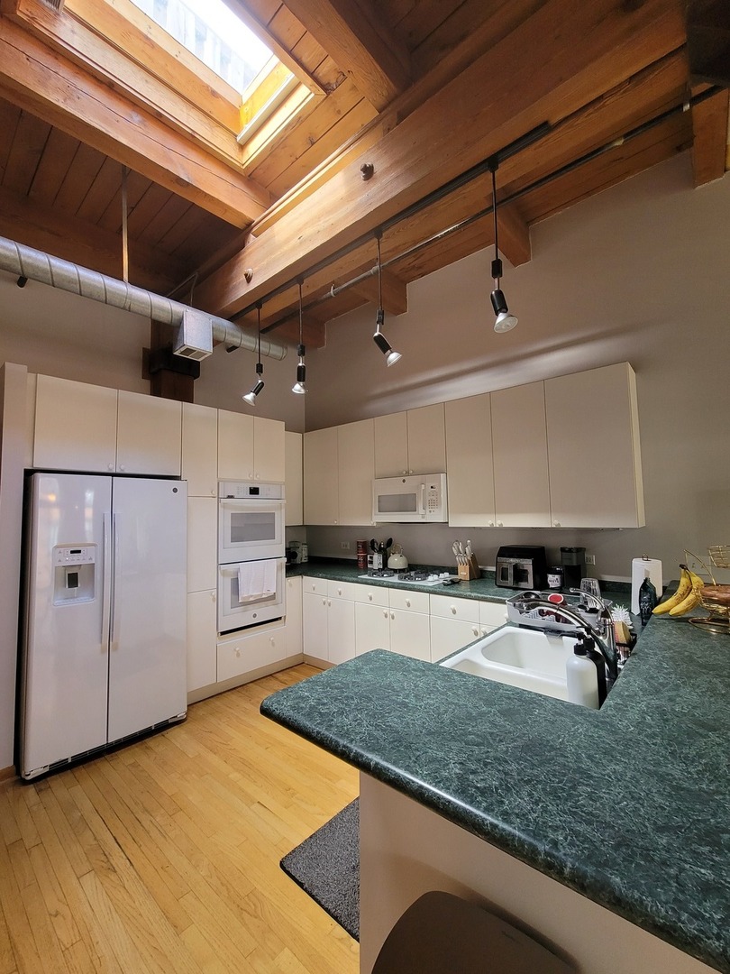 701 W Jackson Boulevard 602B