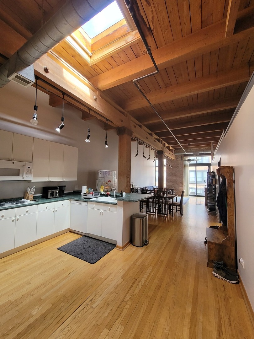 701 W Jackson Boulevard 602B