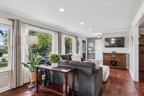 Tiny photo for 353 E Butterfield Road, Elmhurst, IL 60126 (MLS # 12482901)