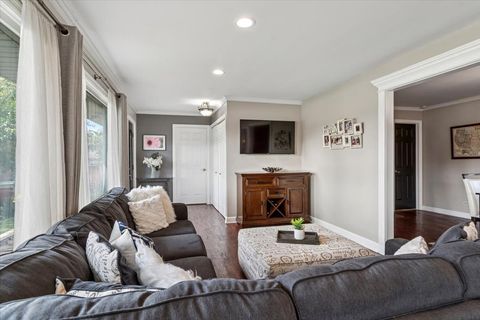 Tiny photo for 353 E Butterfield Road, Elmhurst, IL 60126 (MLS # 12482901)