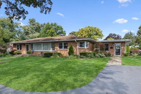 Tiny photo for 353 E Butterfield Road, Elmhurst, IL 60126 (MLS # 12482901)