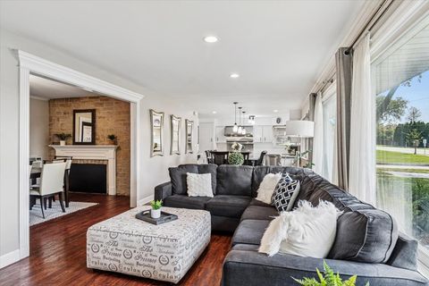 Tiny photo for 353 E Butterfield Road, Elmhurst, IL 60126 (MLS # 12482901)