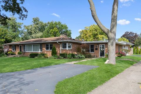 Photo of 353 E Butterfield Road, Elmhurst, IL 60126 (MLS # 12482901)