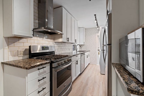 Tiny photo for 50 W Schiller Street #1G, Chicago, IL 60610 (MLS # 12750922)