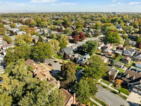 A home in Evergreen Park