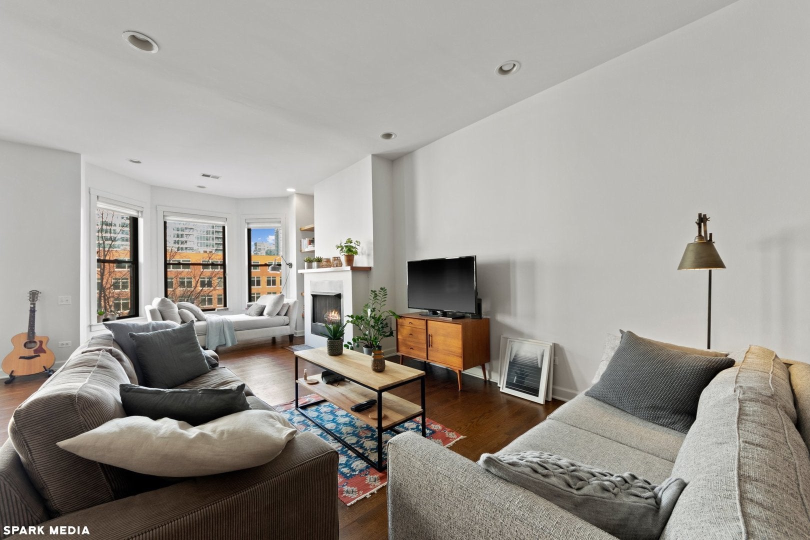 353 W Chicago Avenue 4E