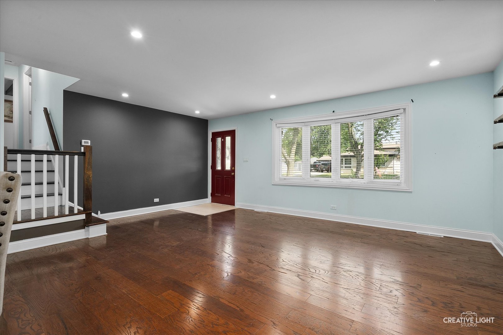 515 W DIVERSEY Avenue