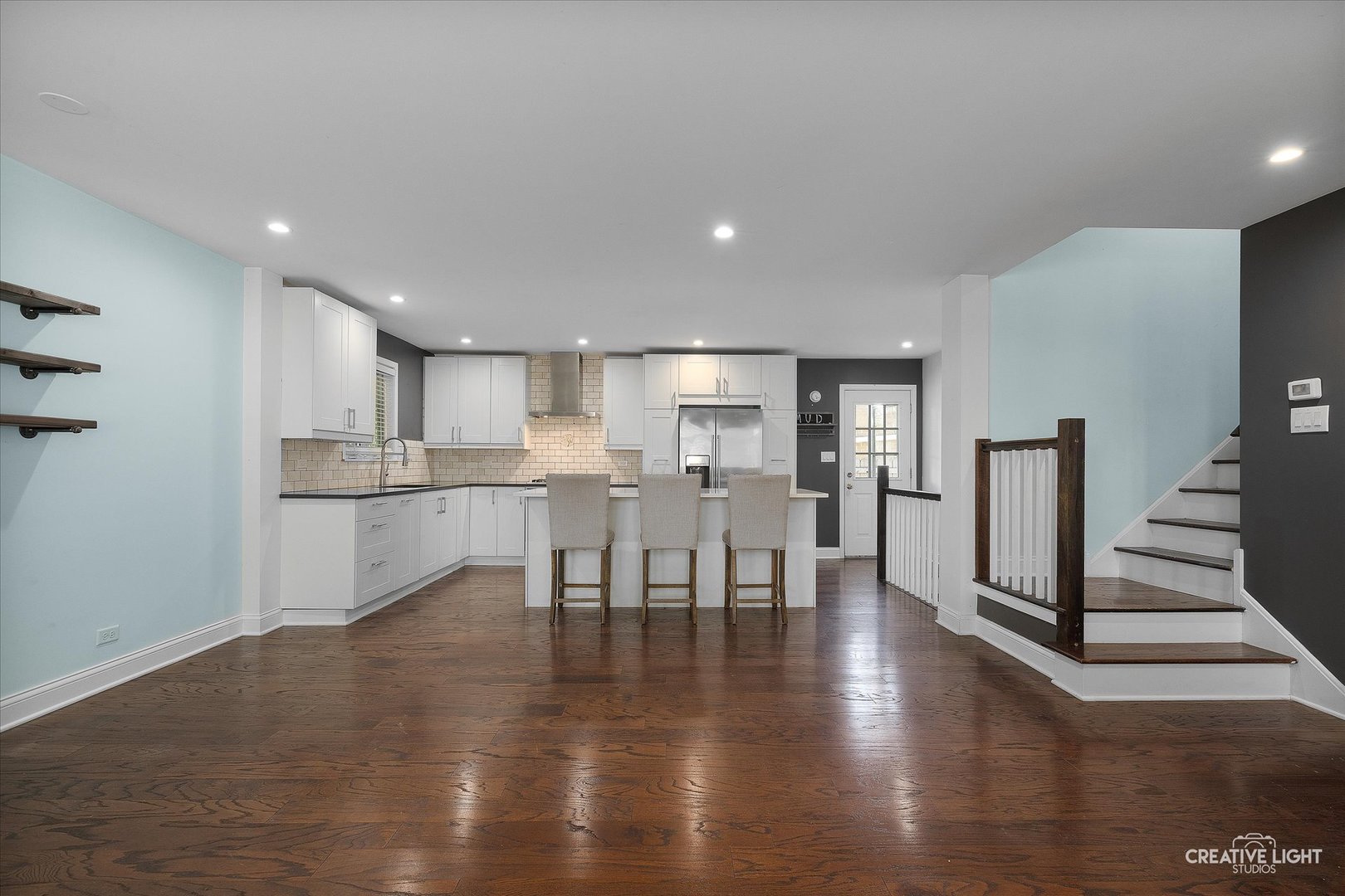 515 W DIVERSEY Avenue