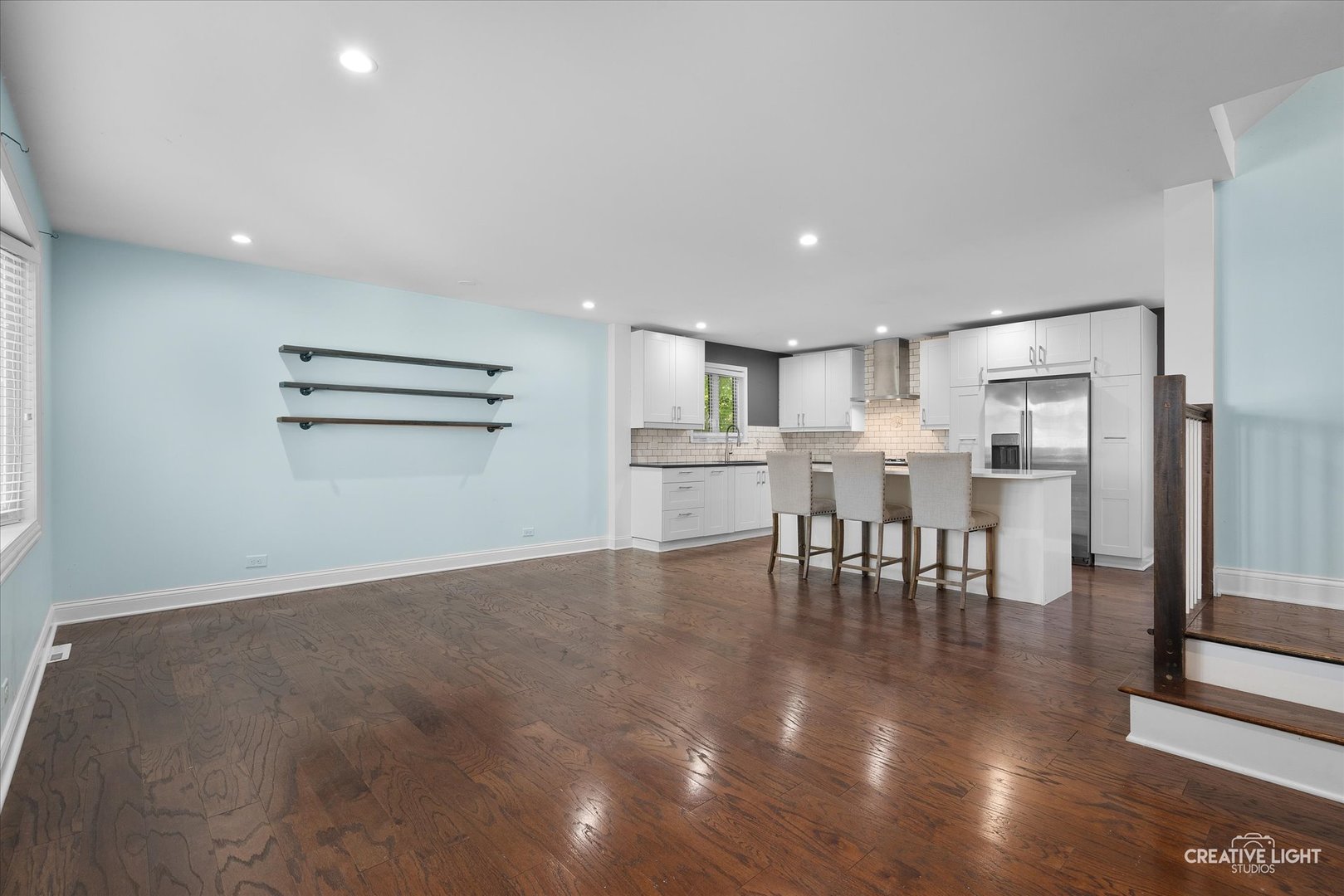 515 W DIVERSEY Avenue