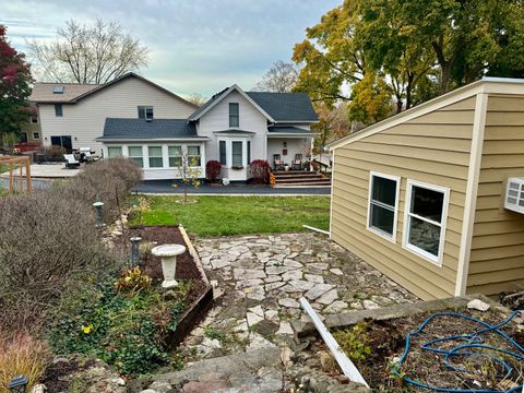 A home in West Dundee