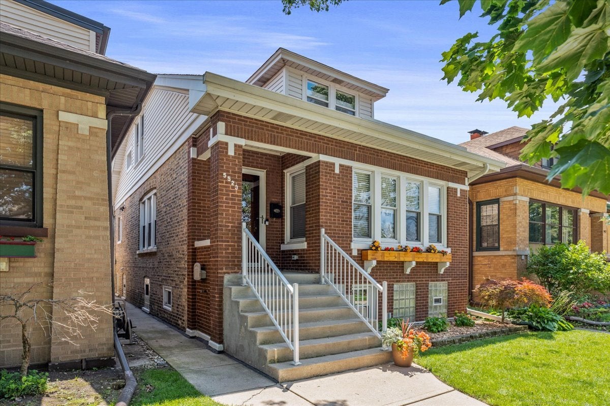 5523 W Pensacola Avenue