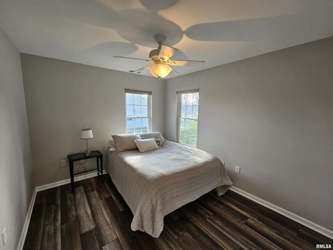 Tiny photo for 408 W BEACON Court, Mt Vernon, IL 62864 (MLS # EB460624)