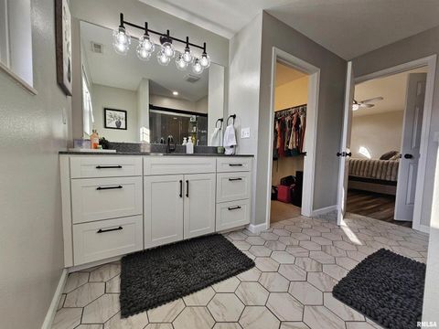 Tiny photo for 408 W BEACON Court, Mt Vernon, IL 62864 (MLS # EB460624)