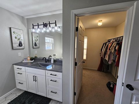 Tiny photo for 408 W BEACON Court, Mt Vernon, IL 62864 (MLS # EB460624)