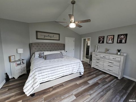 Tiny photo for 408 W BEACON Court, Mt Vernon, IL 62864 (MLS # EB460624)