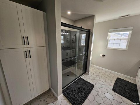 Tiny photo for 408 W BEACON Court, Mt Vernon, IL 62864 (MLS # EB460624)