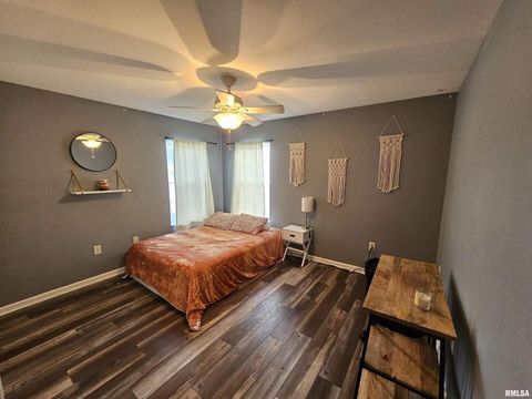 Tiny photo for 408 W BEACON Court, Mt Vernon, IL 62864 (MLS # EB460624)