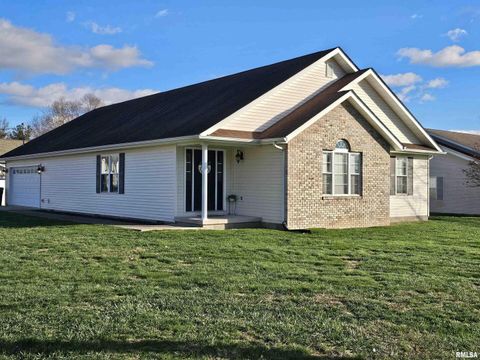 Photo of 408 W BEACON Court, Mt Vernon, IL 62864 (MLS # EB460624)