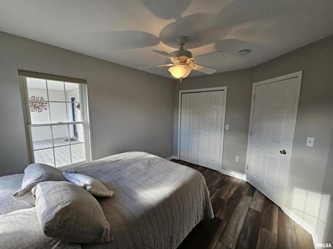 Tiny photo for 408 W BEACON Court, Mt Vernon, IL 62864 (MLS # EB460624)